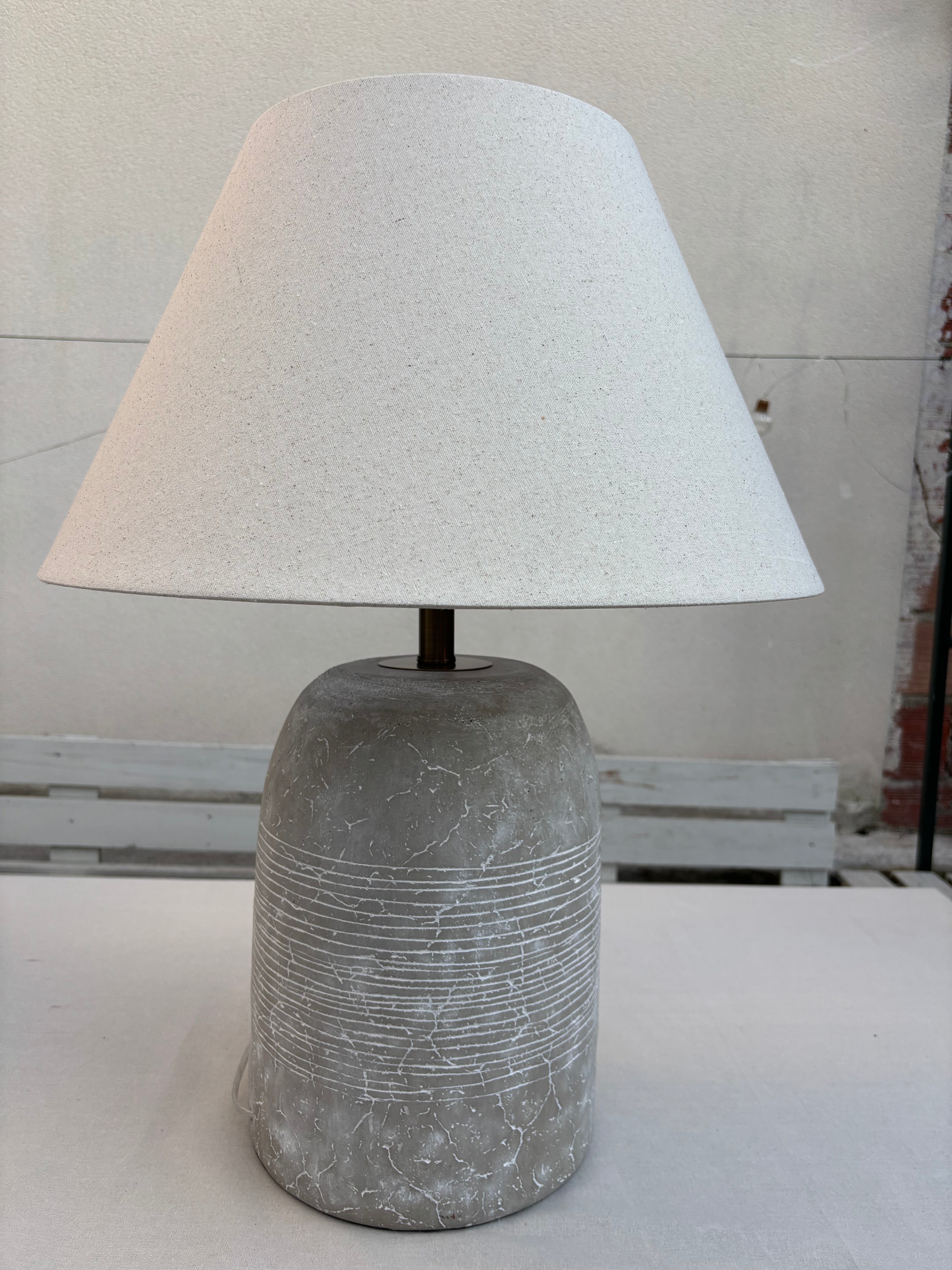 Lampe Lola en pierre
